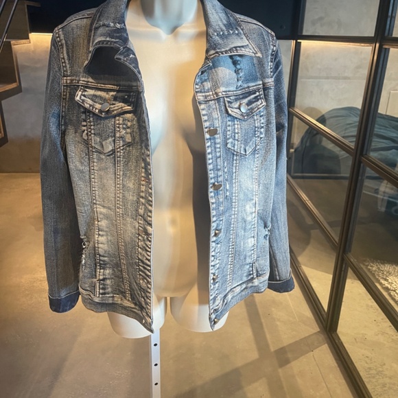Casual, comfortable, distressed, stylish, denim jacket - Picture 2 of 13